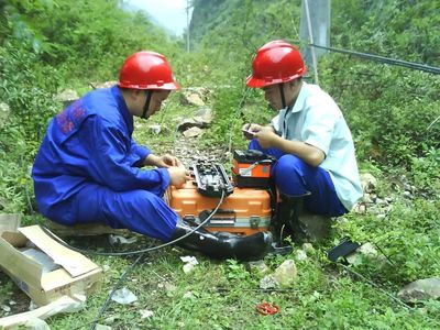 战火中的通讯守护者 我在阿富汗修理电话与通讯设备