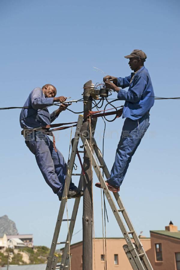 高空通信卫士 电话工程师的电线杆上工作纪实